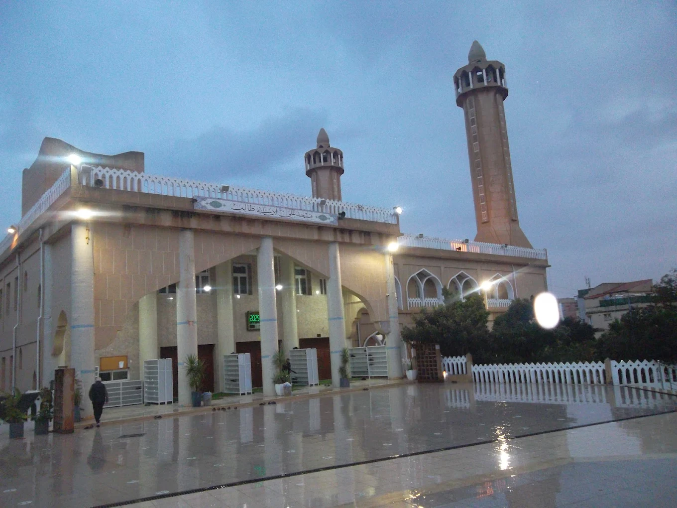 مسجد علي بن أبي طالب